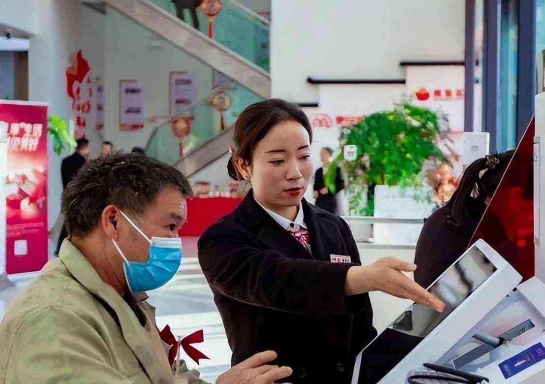 邮政银行活期存款与定期对比（2024年1月7日，邮储银行存款利率表来了：20万存一年，利息多少）(图2)