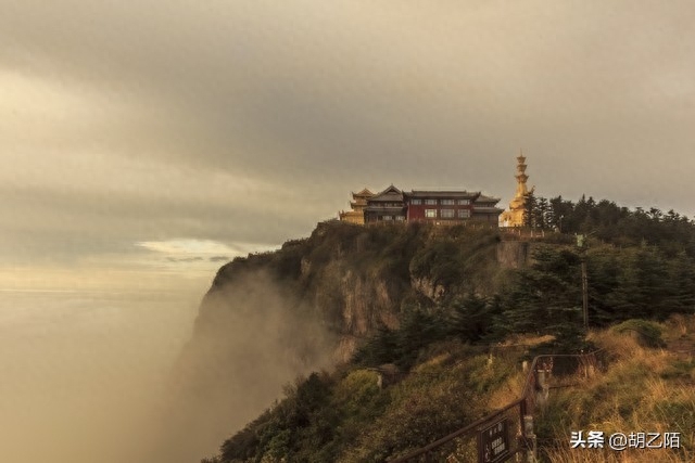 中国的四大名山（中国最著名的4大佛教名山，看看你去过几个）(图1)