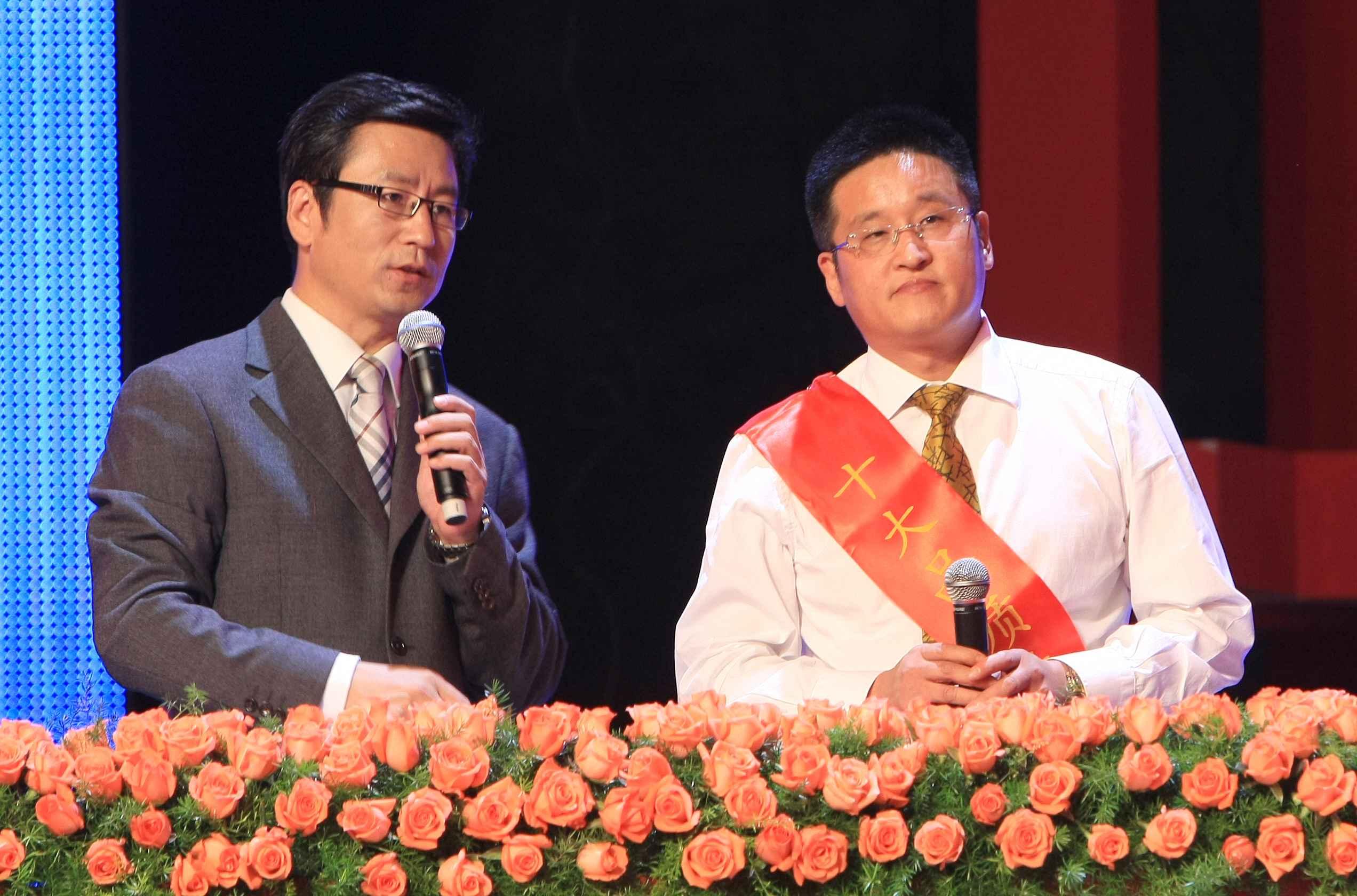 白岩松的个人资料简介（主持人白岩松：我这辈子最正确的决定，就是娶了一个平凡的妻子）(图16)