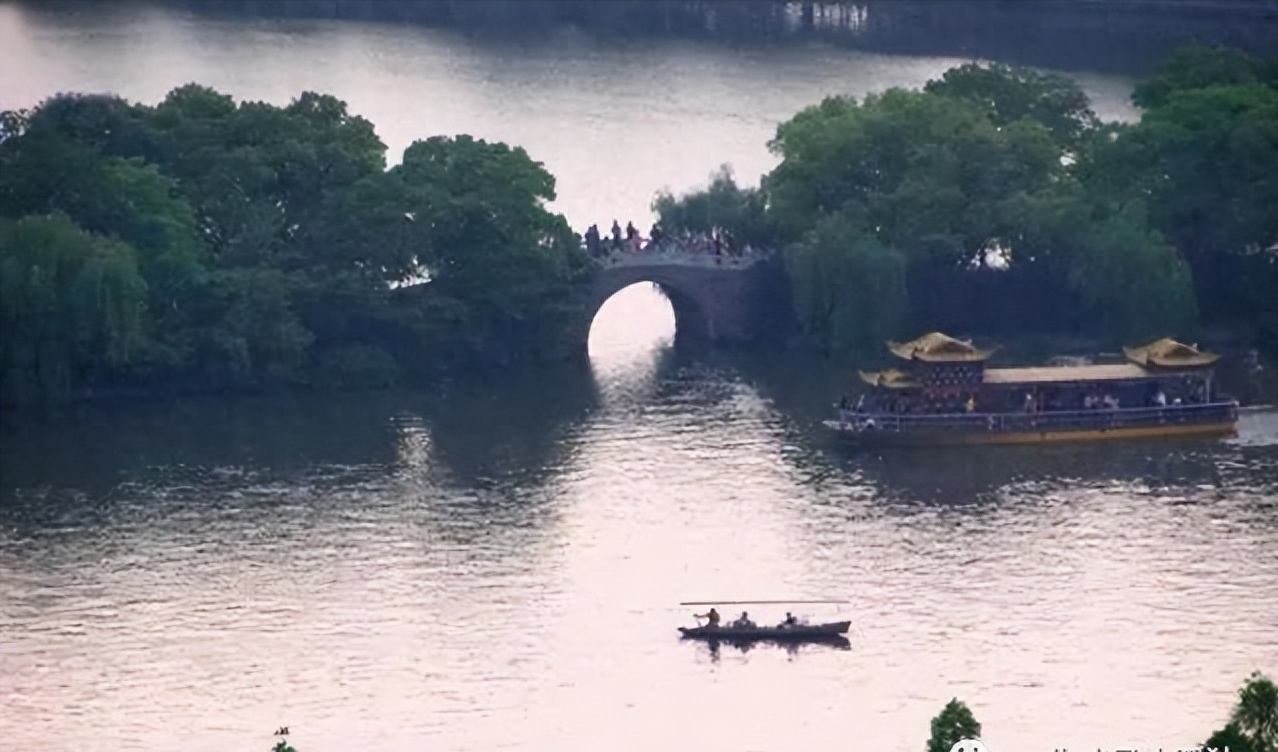 国内旅游景点推荐（中国值得游玩的15大景区，10个免费5个性价比超高，沿途风景很美）(图1)