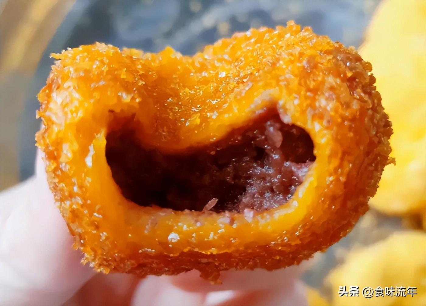 南瓜饼的做法家常做法(买2个小南瓜,教你做好吃的南瓜饼,外酥里糯,家人都爱吃)(图4) 南瓜饼的做法家常做法(买2个小南瓜,教你做好吃的南瓜饼,外酥里糯,家人都爱吃)(图4)